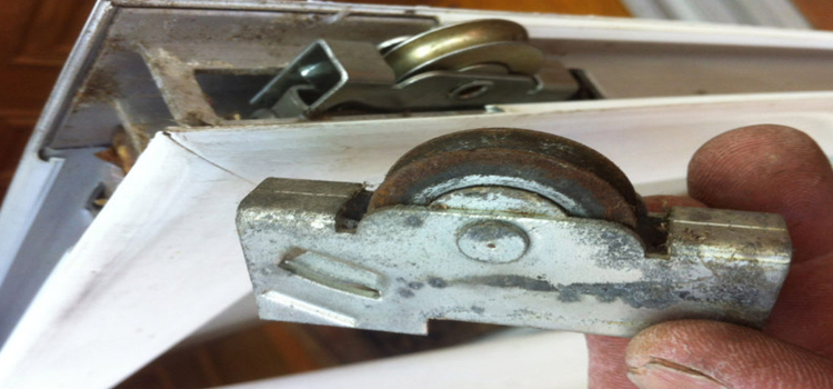 screen door roller repair in Oakleaf Plantation